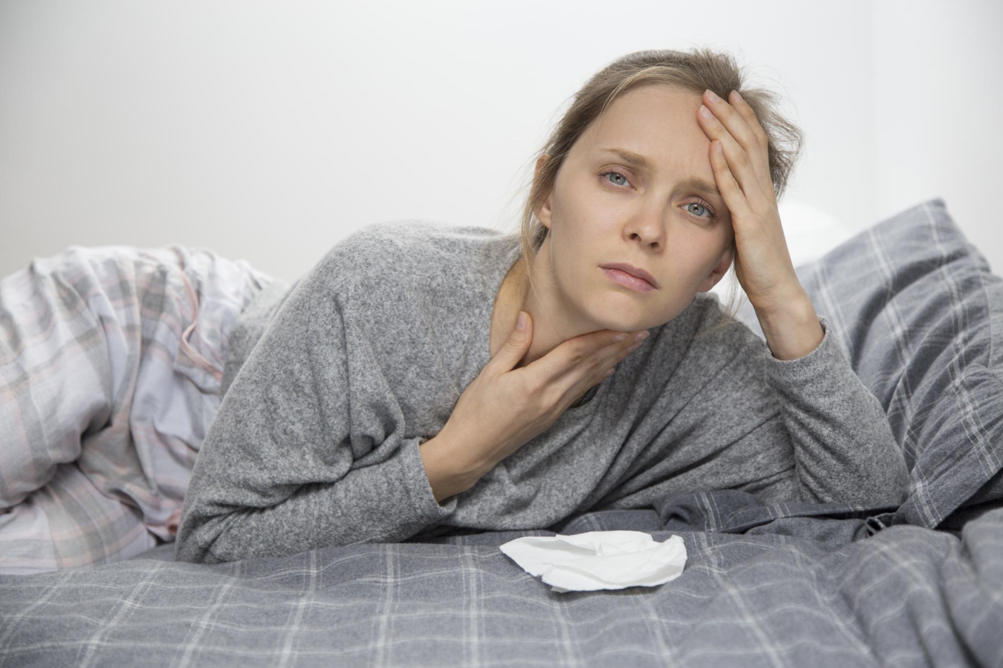 Названы проверенные способы лечения боли в горле и интернет-мифы, которые не помогают